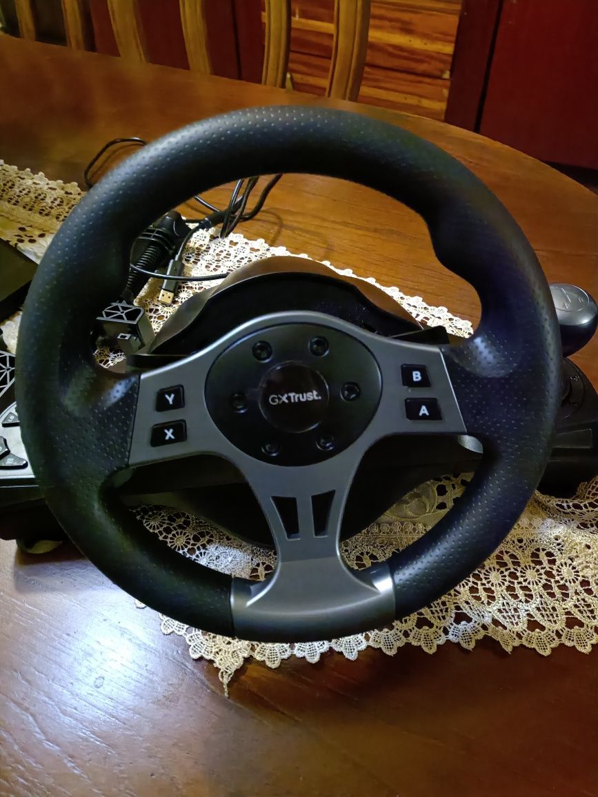 Volante e pedais gaming