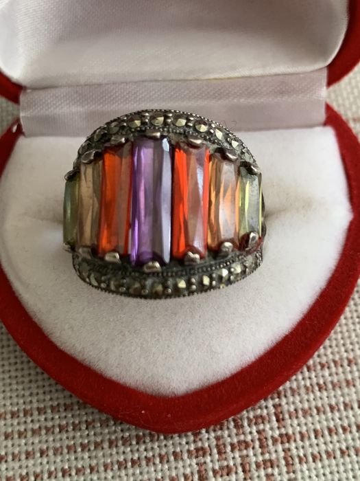 Orginalny piękny pierścionek srebrny