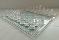 Jogo de xadrez em vidro