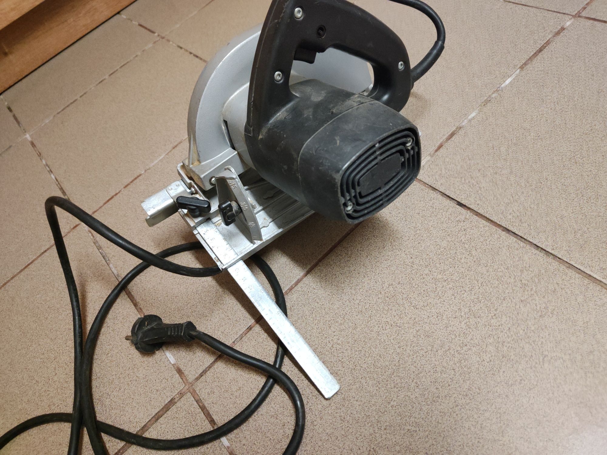 Piła kątowa tarczowa ręczna niemiecka Skil Skilslaw 830 W
