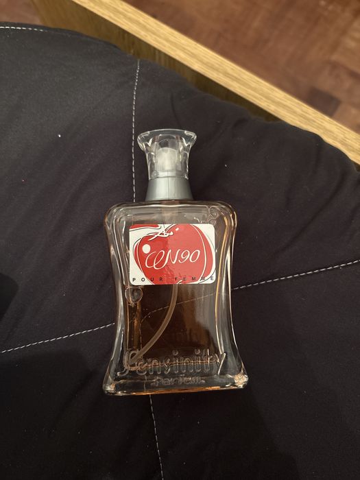 Vendo perfume de mulher novo da marca sensinity cen90
