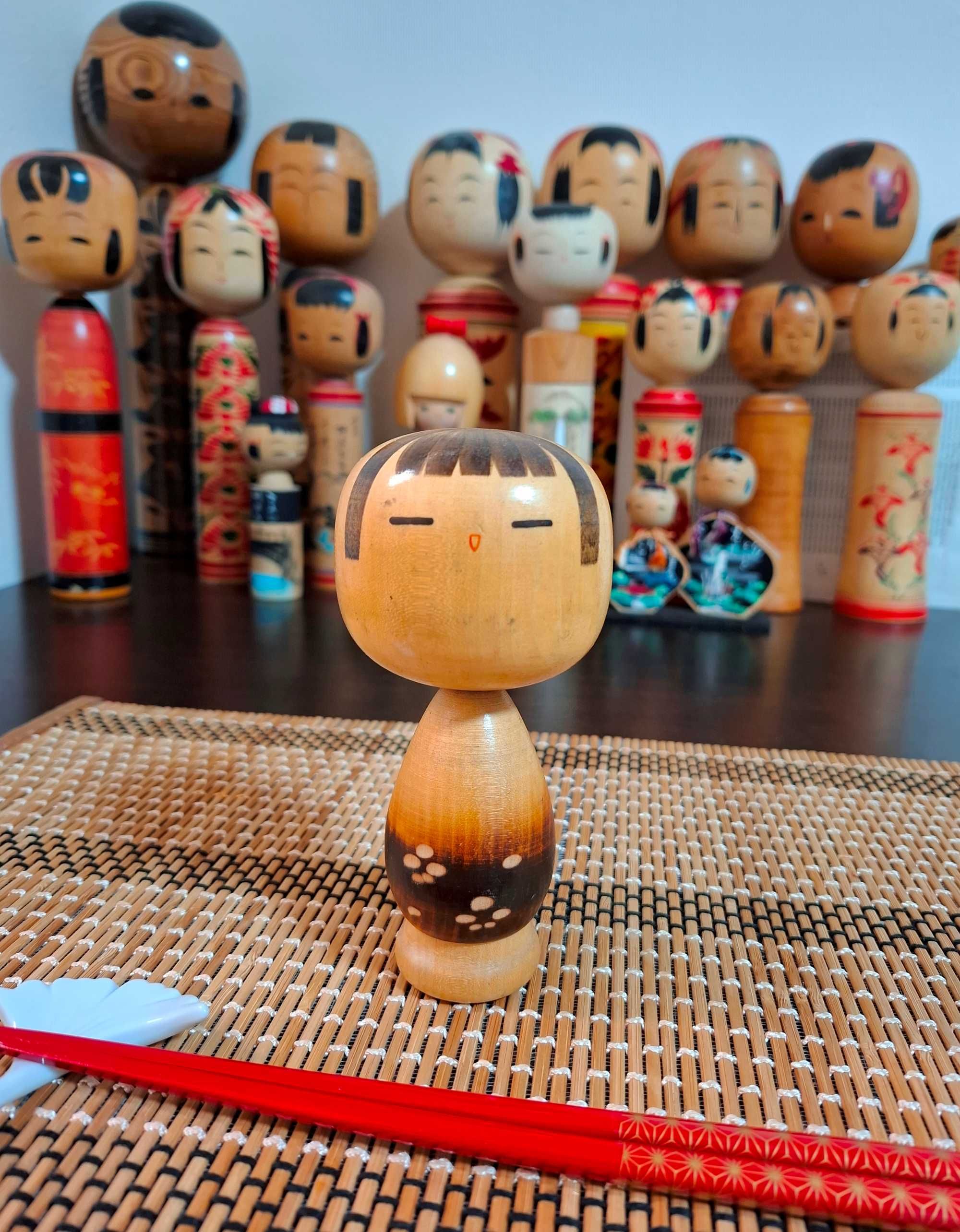 Unikatowa japońska lalka sosaku kokeshi autorstwa Yuji Kawase