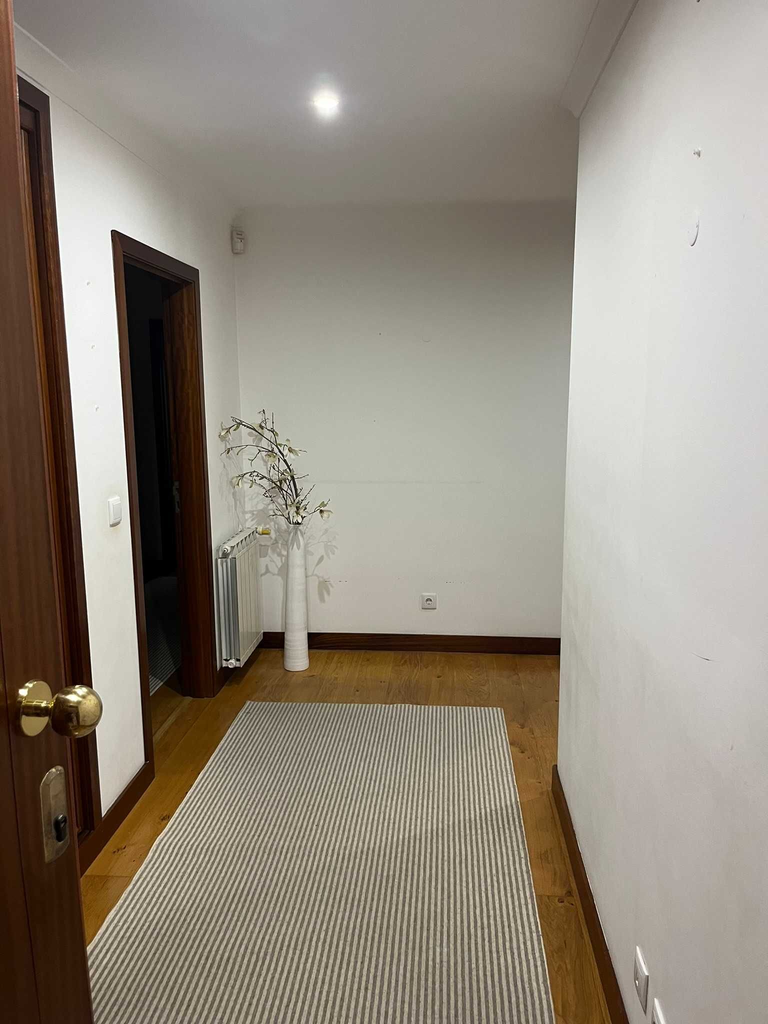 Arrenda-se T4 com garagem na Quinta da Romeira - Coimbra