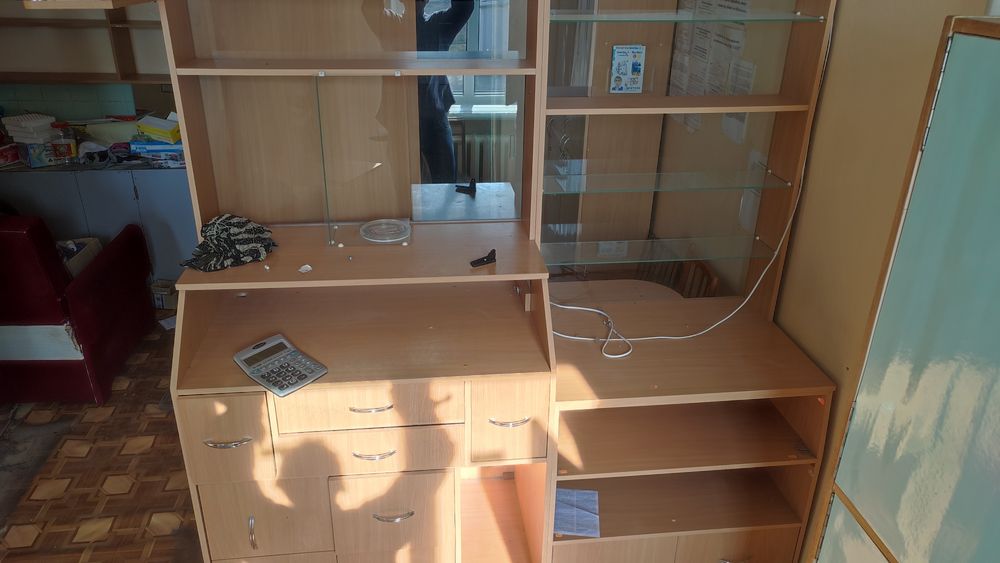 Продам аптечні меблі