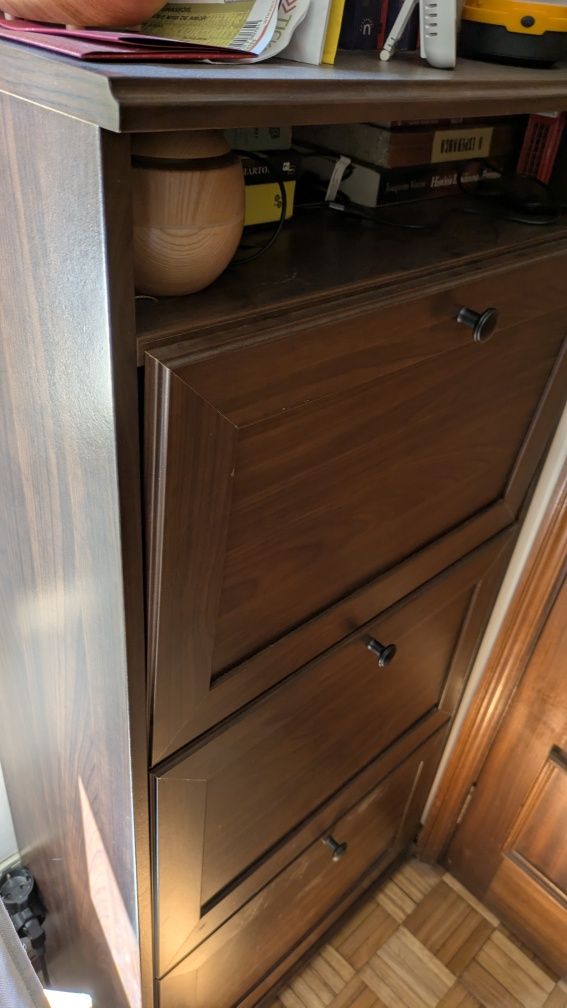 Sapateira IKEA BRUSALI Madeira escura 
Sapateira c/3 compartimentos
