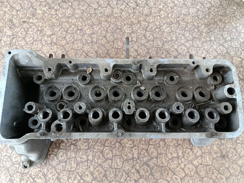 Головка блока циліндрів 21011