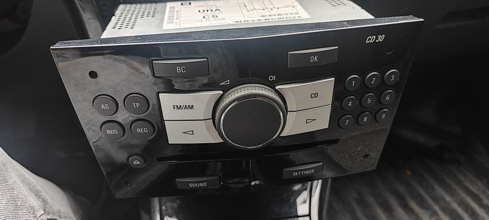 Автомагнитола Опель CD 30 в отличном состоянии
