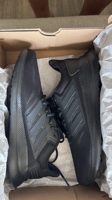 Ténis ADIDAS N 41 novos