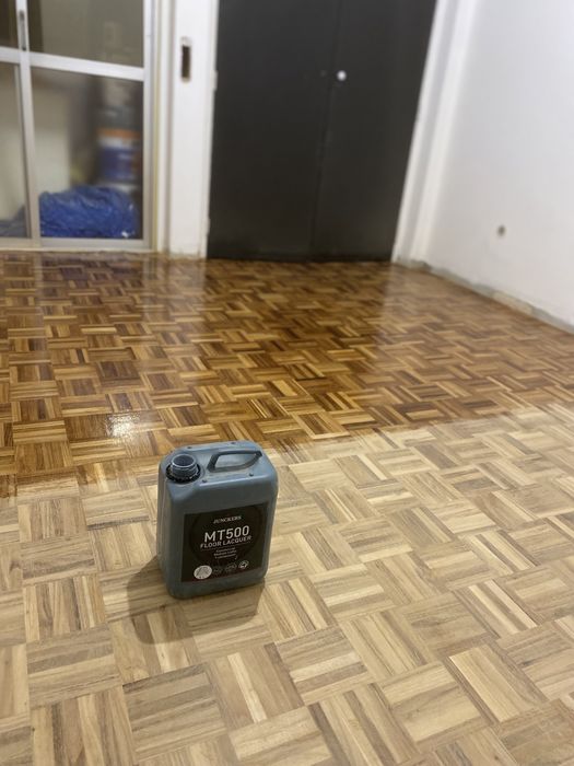 Afagamento e envernizamento