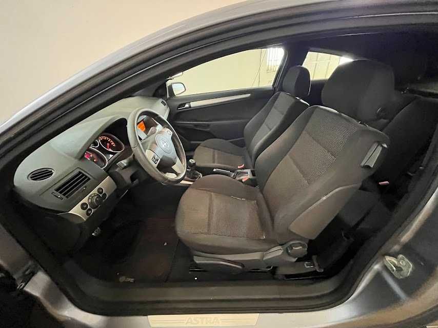 Opel Astra  GTC 5 Lugares