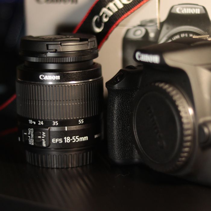 Камера Canon eos 2000d