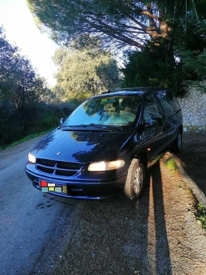 Chrysler voyager 2.5 CRD Limited 7lugares ano2000 pneus novos