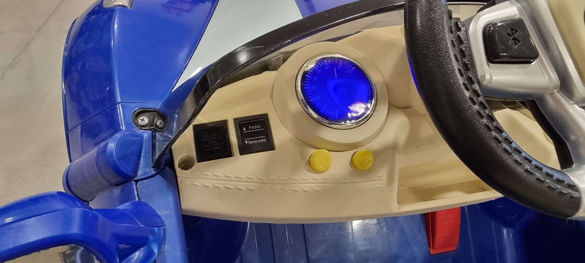 Carro de criança eléctrico telecomandado