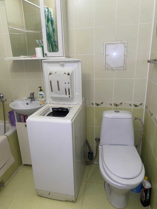 Продається 2х кімнатна квартира по пр. Відродження в хорошому стані.