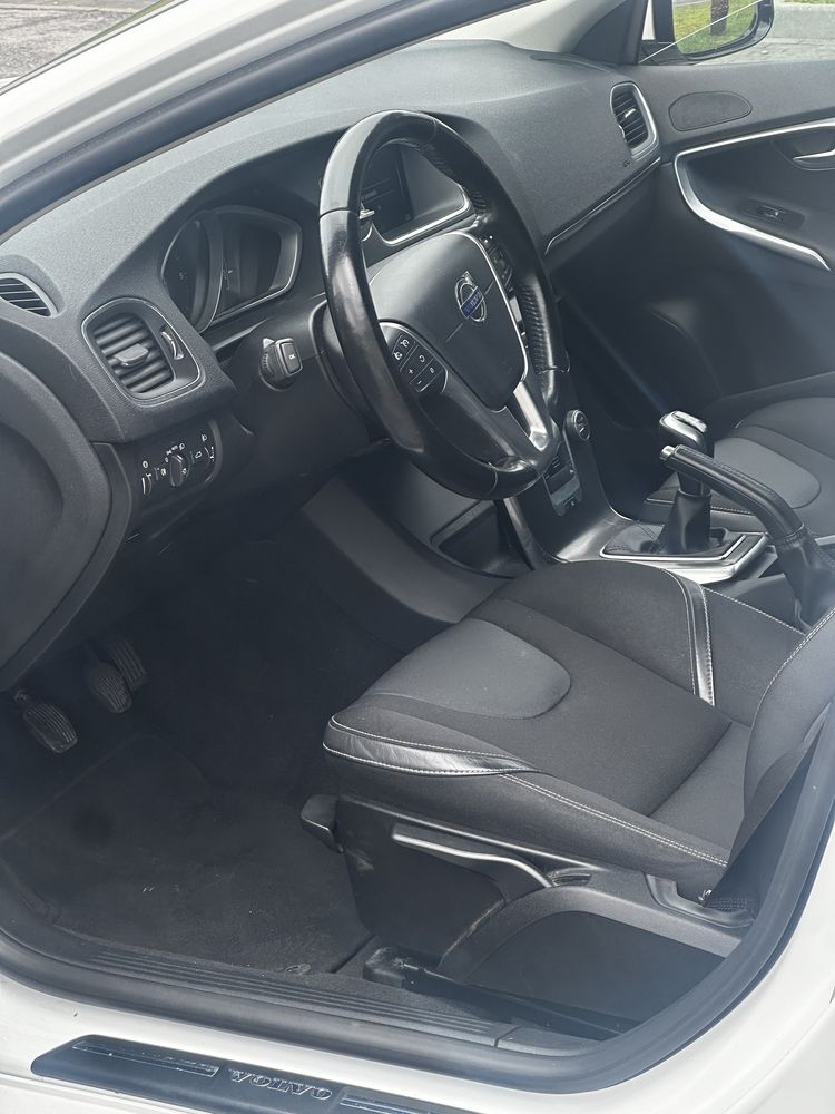 Volvo v40 D4 excelente estado