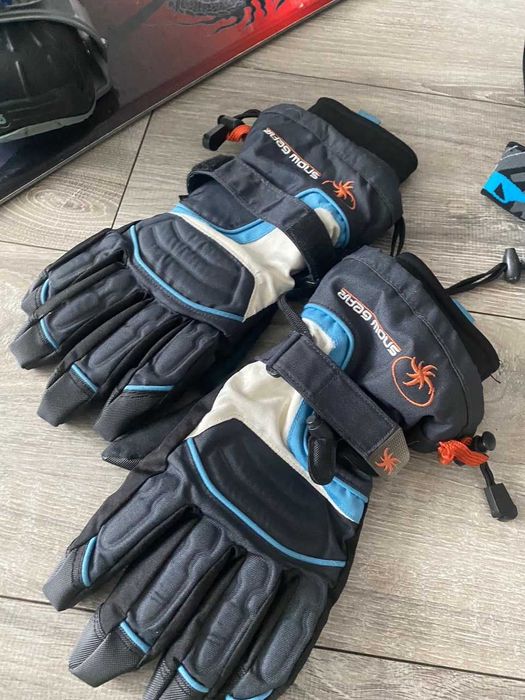 deska snowboard wiązania buty kask gogle rękawice dla dziecka