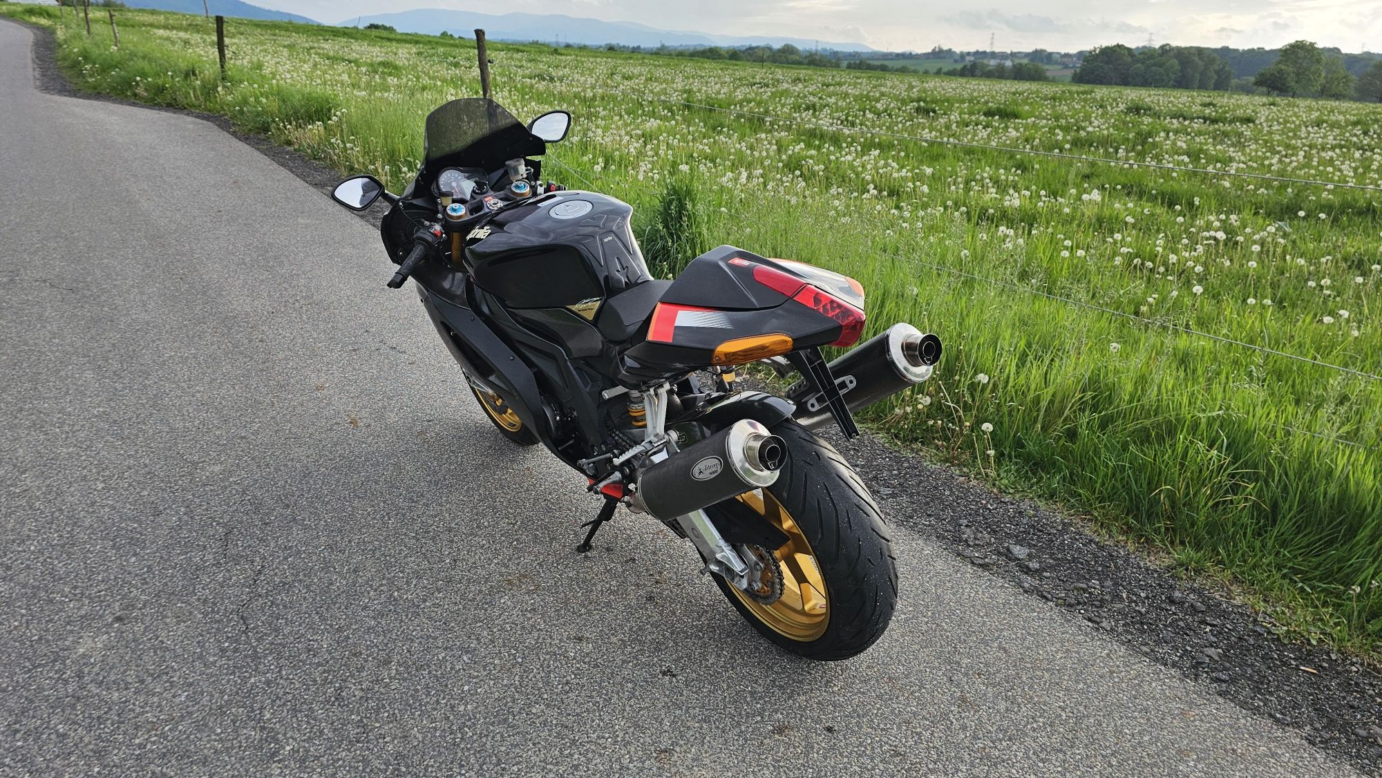 Aprilia RSV 1000 Factory rsv1000