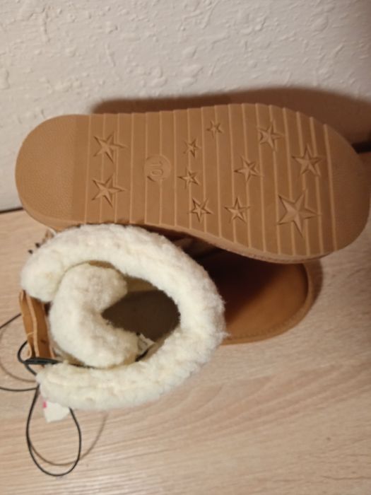 Угі для дівчинки.