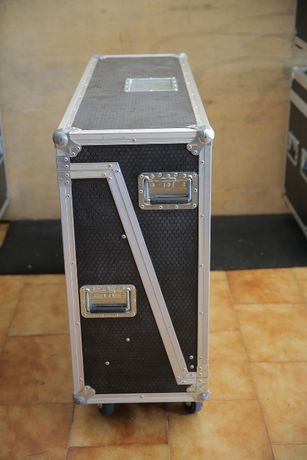Vendo flight case (plasma 42´´) - SANTOSOM