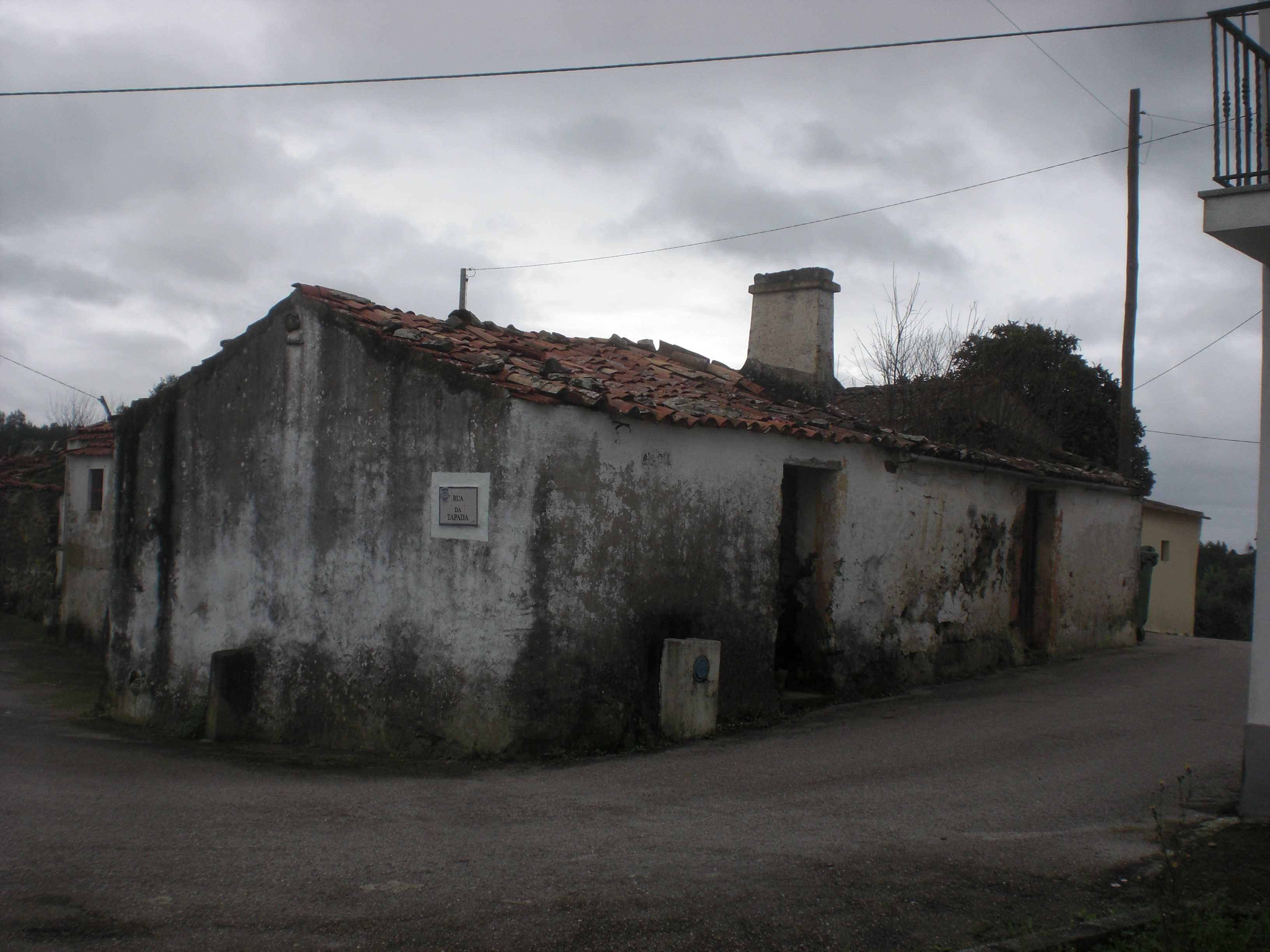 Casa típica de aldeia concelho de Vila de Rei para reconstrução total