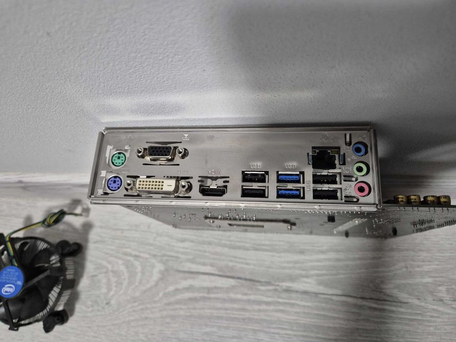 s1200 сет Intel Core-i3 10100 4.3GHz з графікою + плата H410. Trade-in