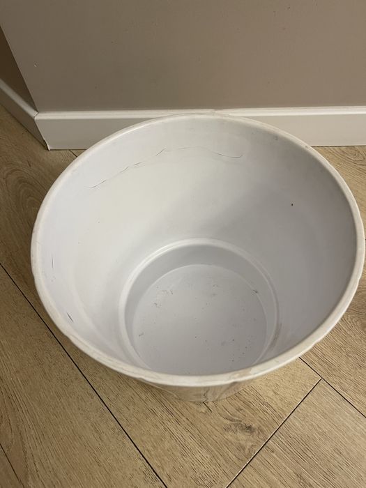 Osłonka na donicę - ceramiczna.