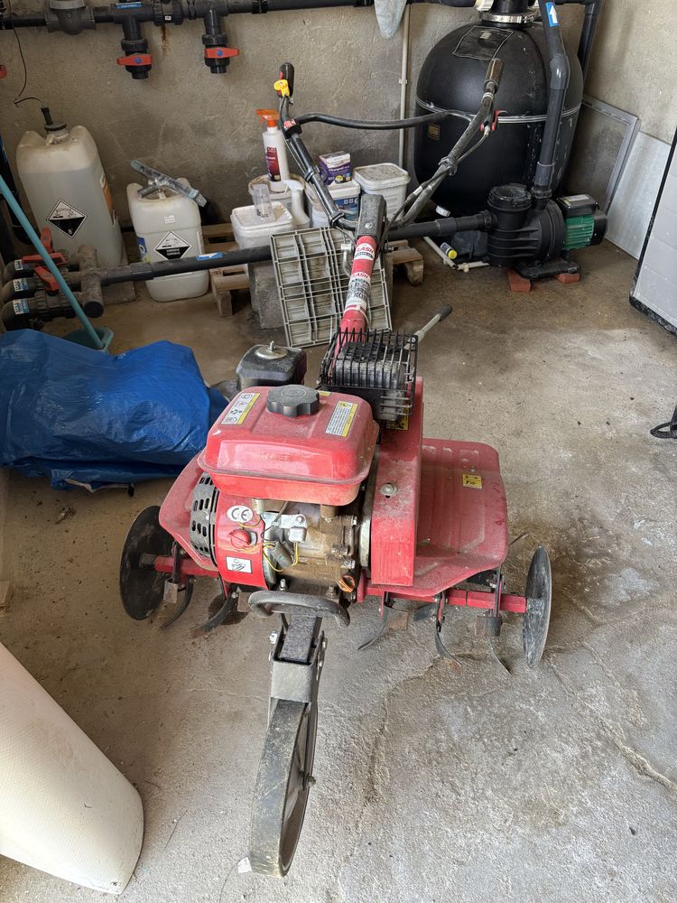 Motocultivador ( motoenxada) em otimo estado