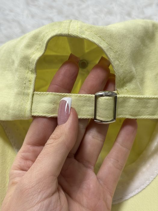 Кепка лимонного кольору