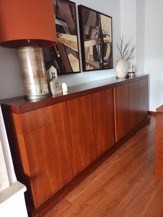 Aparador + mesa + 4 cadeiras + espelho