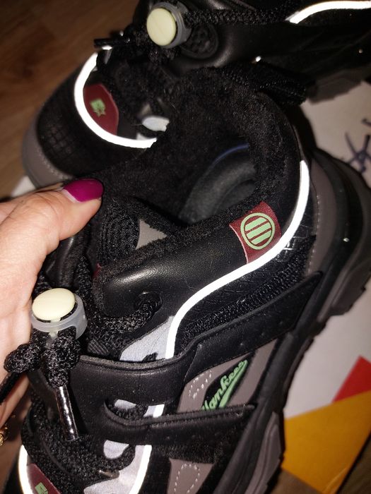 Теплі  кросівки.