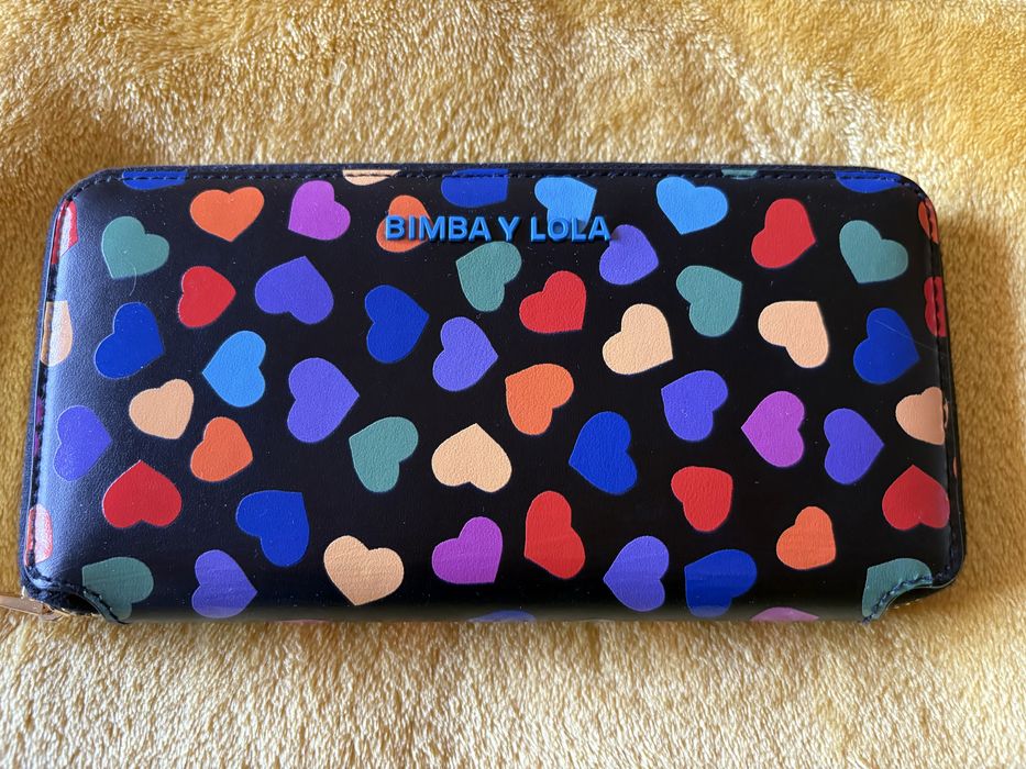 Carteira com muita arrumacao  BIMBA Y LOLA