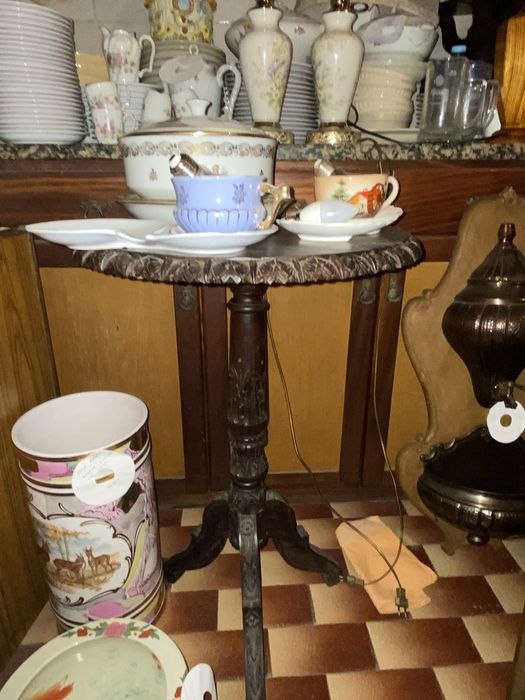 Mesinha Redonda com Gravação do Ano do Restauro