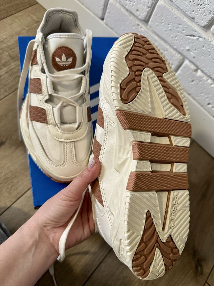 Кросівки Adidas (оригінал) нові