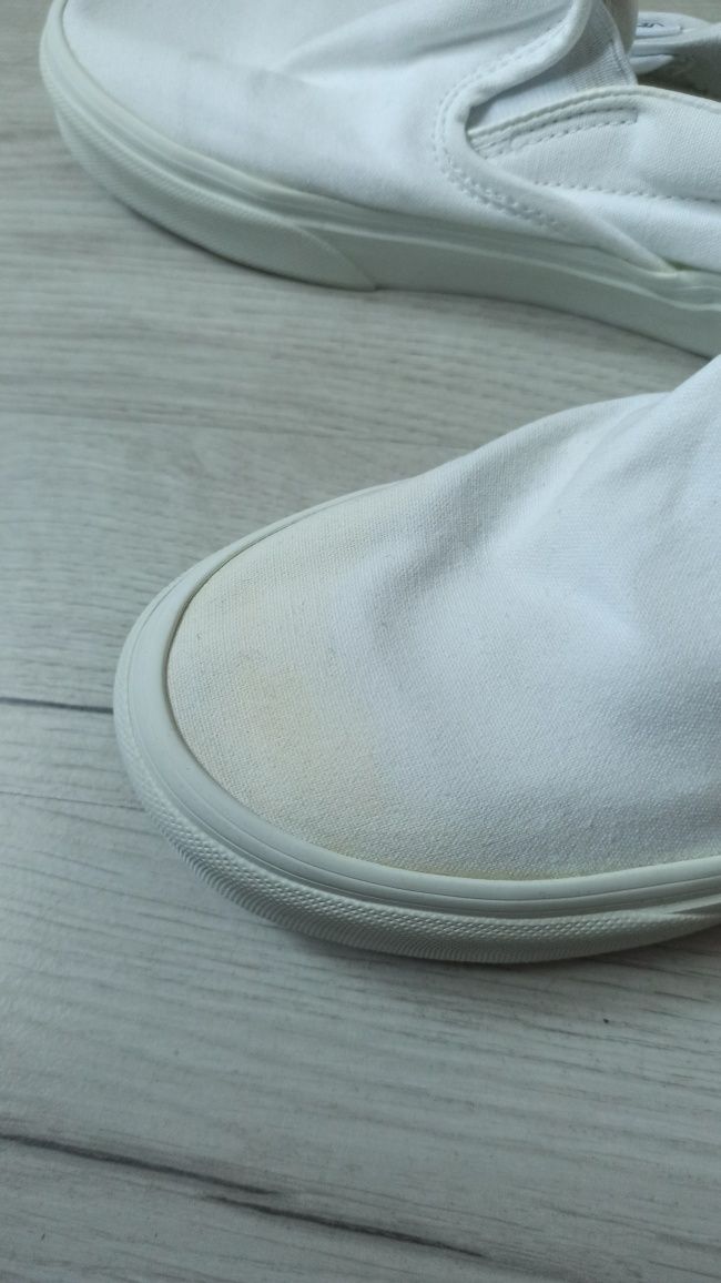 Białe trampki Vansy