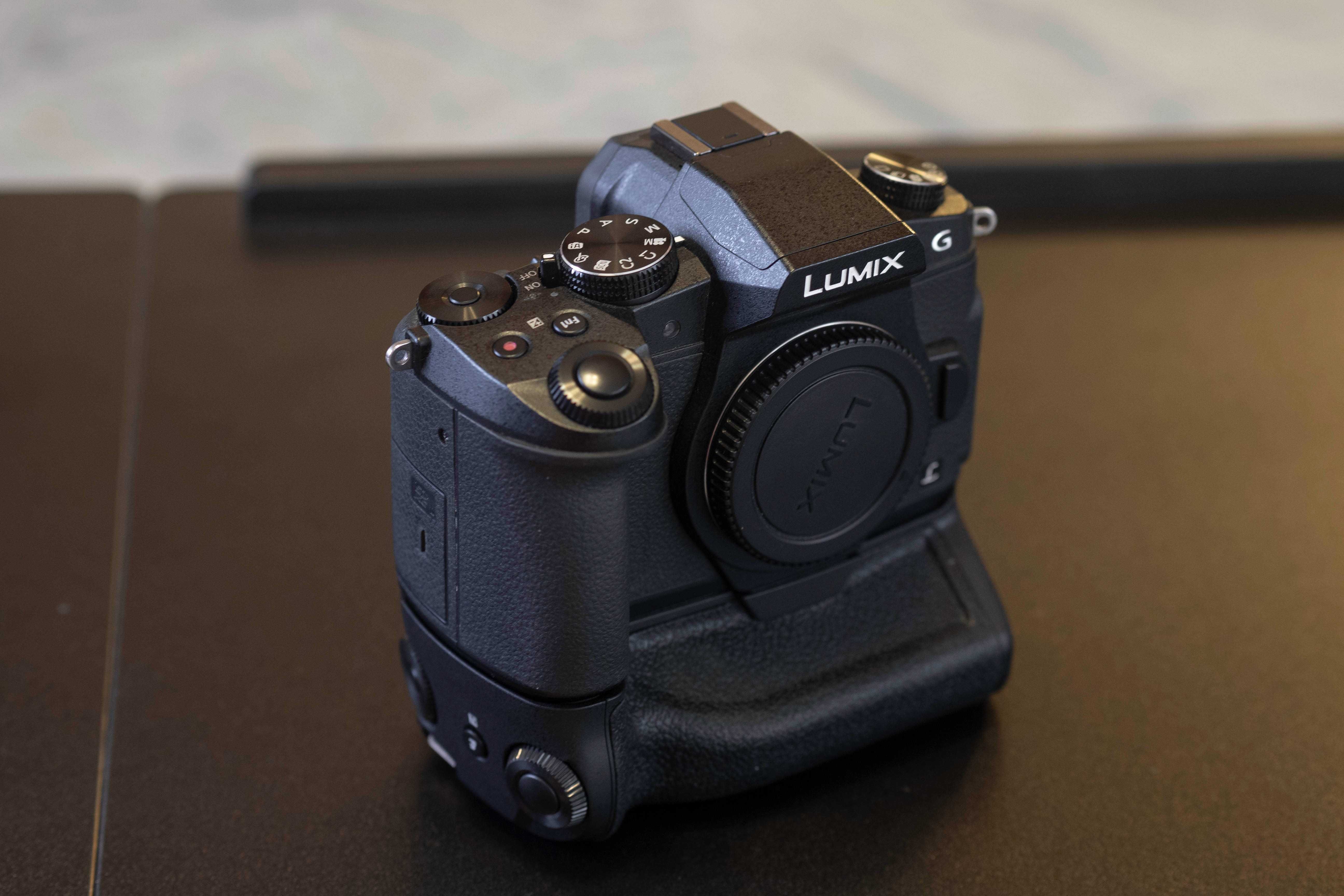 Батарейна ручка для камери Panasonic Lumix DMC G80, стан нової.