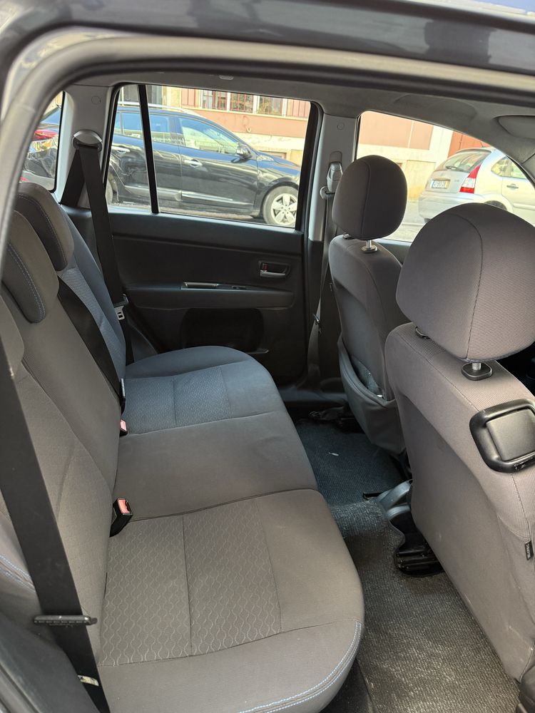 Carro Mazda 2