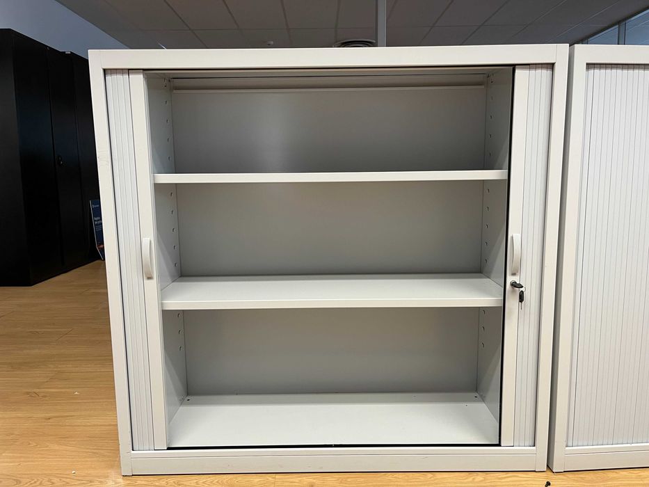 Armário médio - estrutura metálica e tampo com pintura epoxy