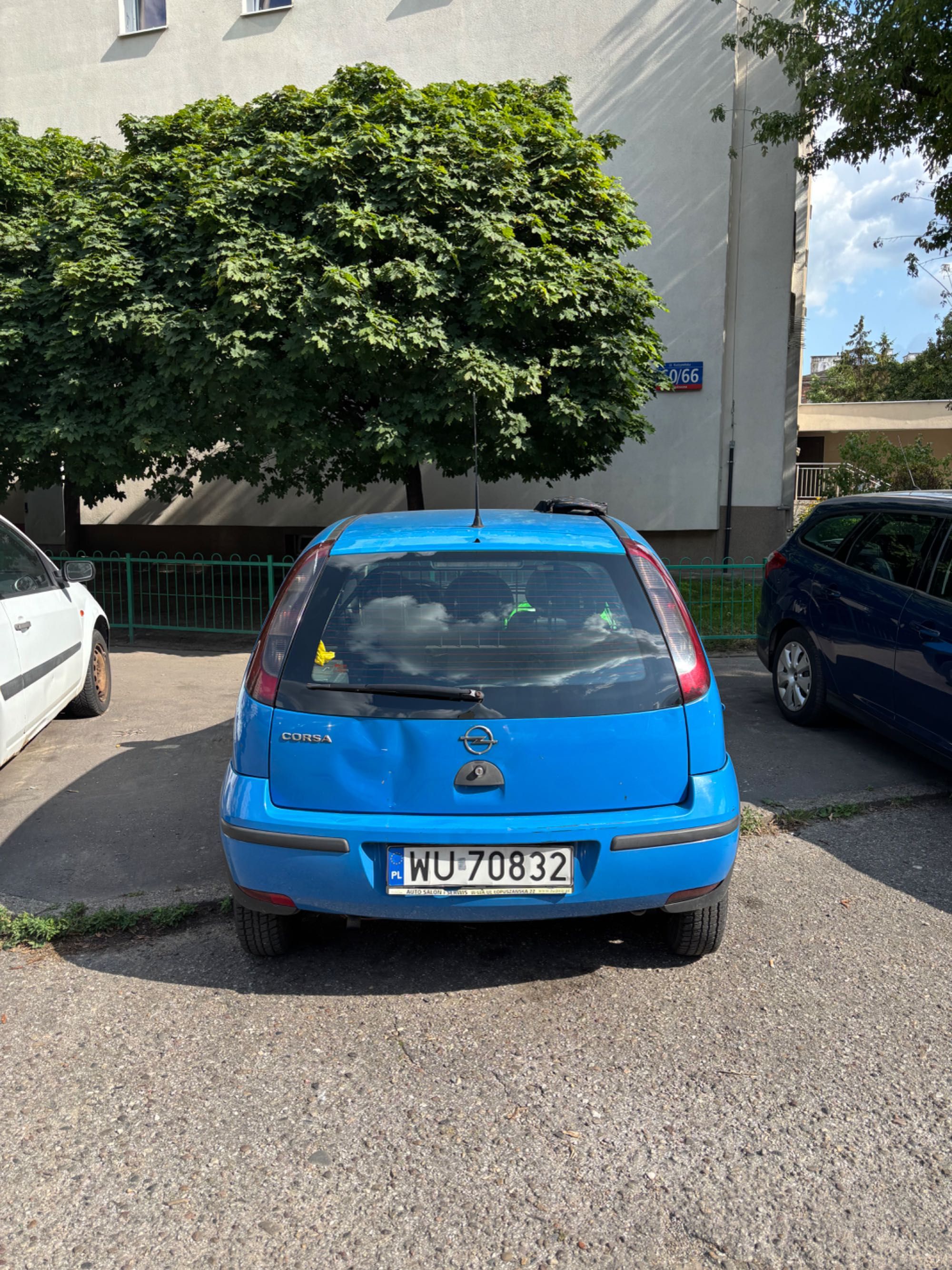 Opel corsa 2004 .