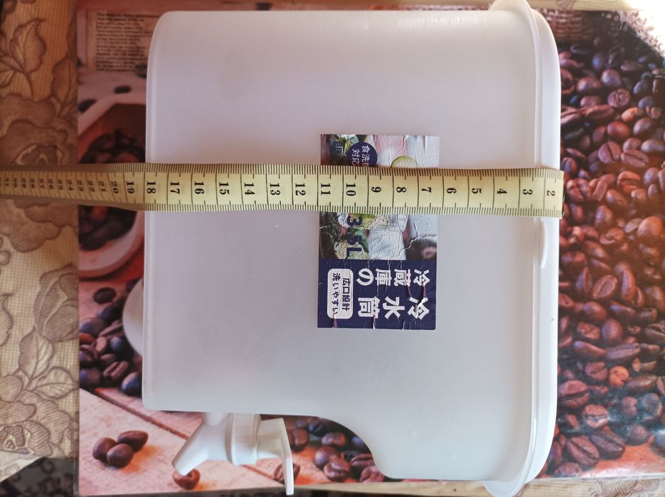 Контейнер с краником для холодильника