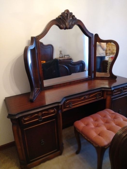 Cómoda / Petité (Pechiché) Antiga com Banco — Peça Lindíssima