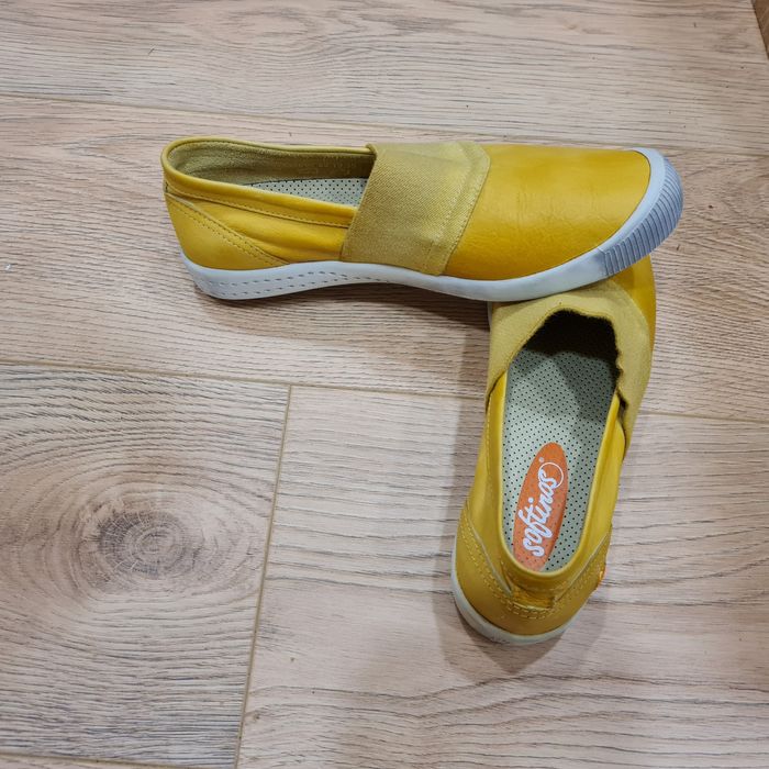Sapatos amarelos da Softinos em tamanho 39