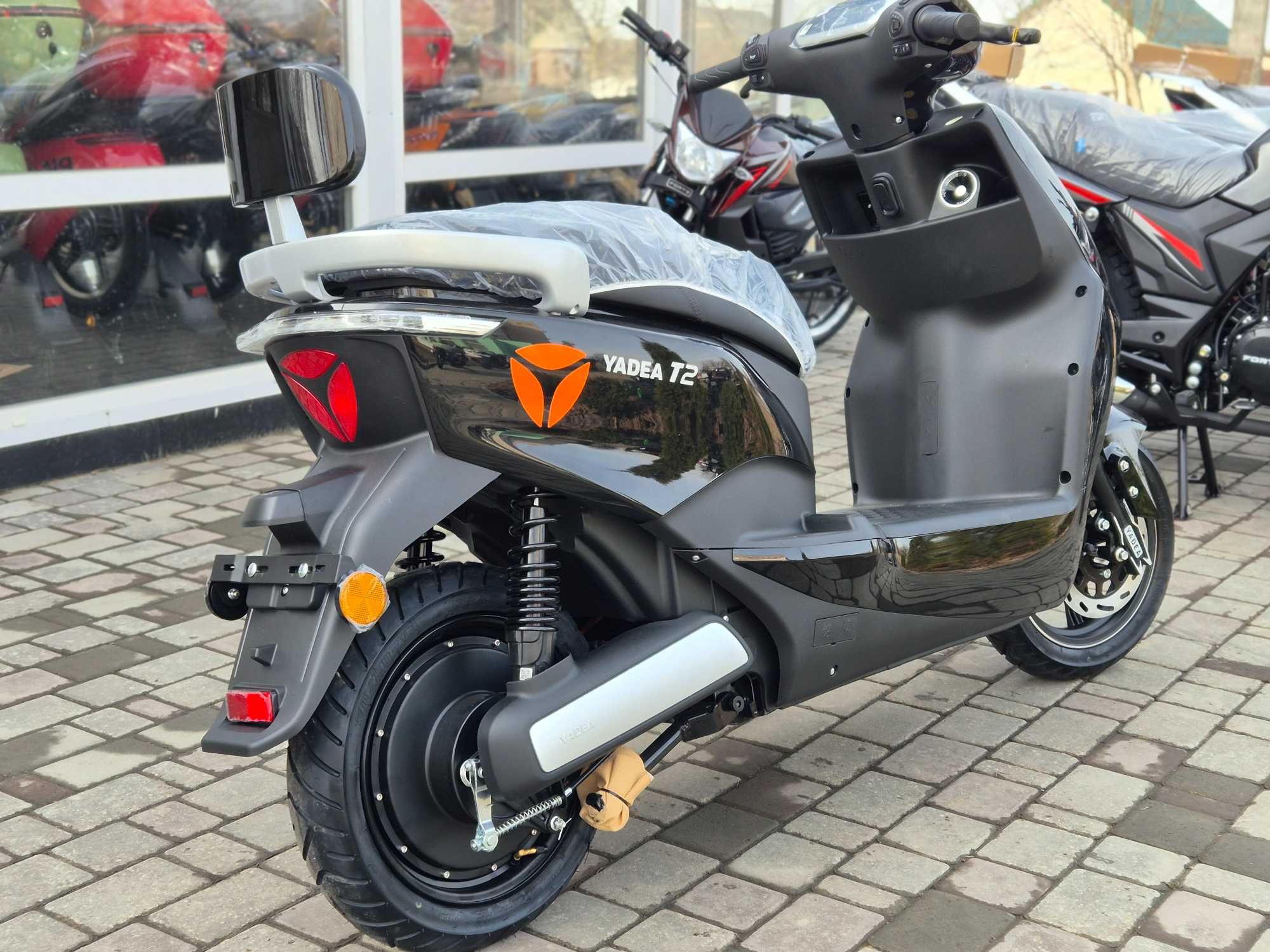 Електроскутер Yadea T2 Чорний (Графенові акум.) 2.5кВт