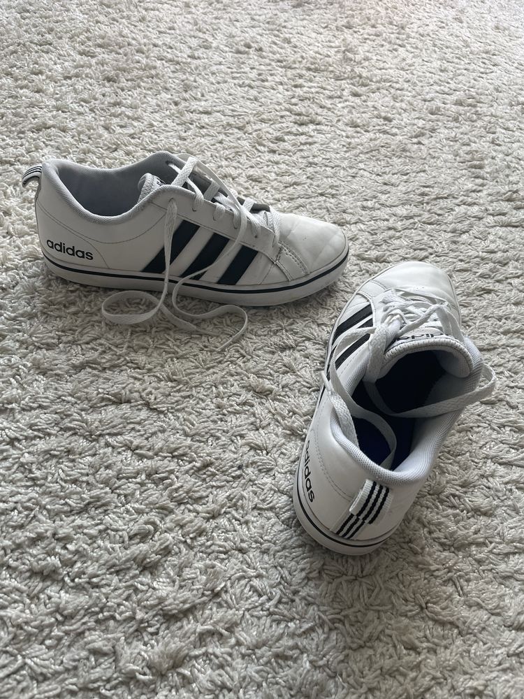 Adidas sneakresy, rozmiar 40, biale, klasyczne