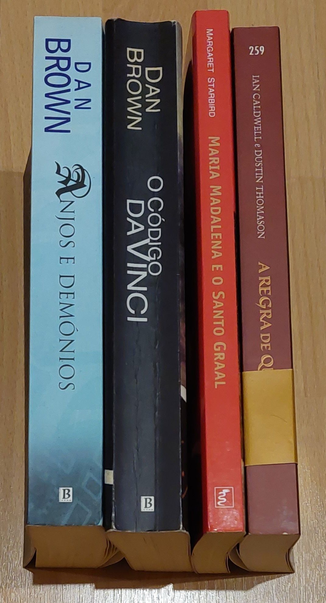 Codigo Da Vinci, Anjos e Demónios etc 5€ cada / 4 livros 19 euros