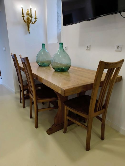 Conjunto de  sala Mesa com 6 cadeiras em carvalho francês