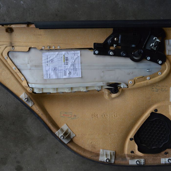 mercedes-benz c w203 boczki tapicerka drzwi komplet zestaw a2037308870