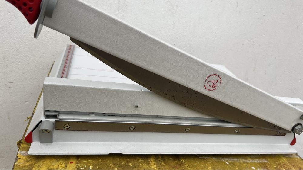 Guilhotina de Papel Yosan 44 – Profissional