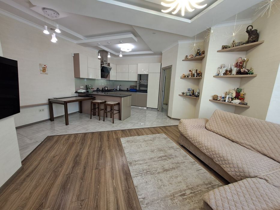 Продам трехкомнатную квартиру у моря Парковая