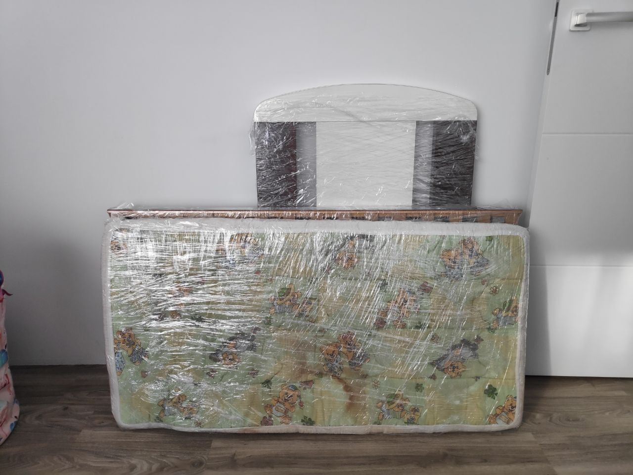Łóżeczko KLUPŚ z materacem 120*60