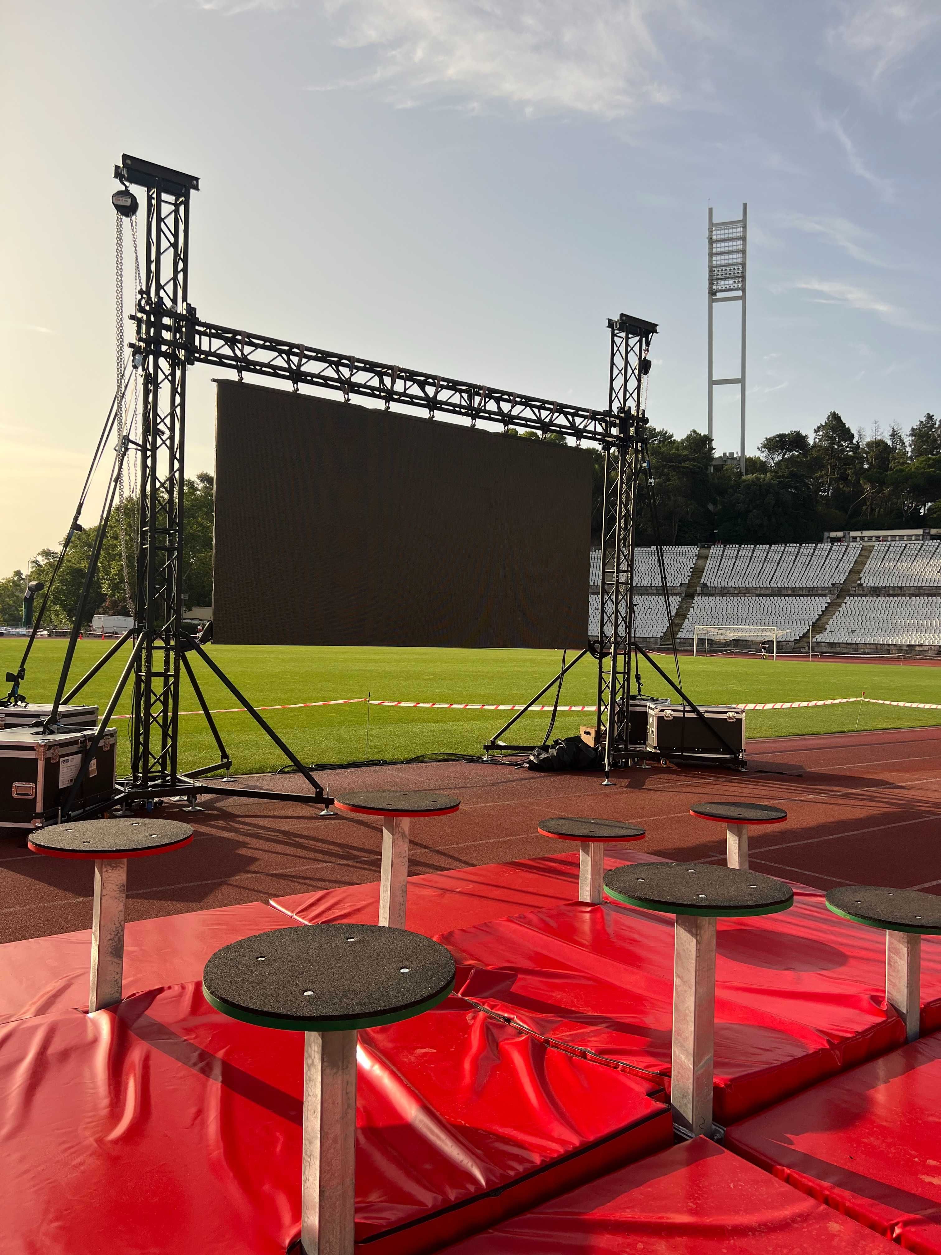 Aluguer Estruturas em aluminio para eventos (Truss)/Bancadas de bar/